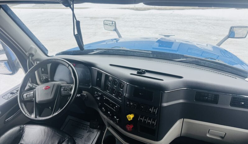 
								2023 Peterbilt 579 full									
