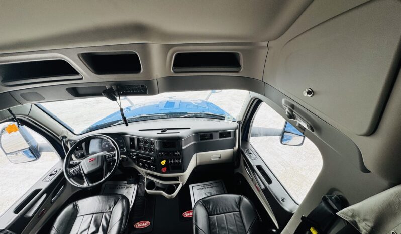 
								2023 Peterbilt 579 full									